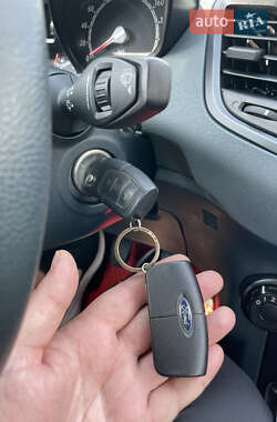 Хэтчбек Ford Fiesta 2011 в 