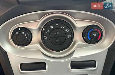 Хэтчбек Ford Fiesta 2019 в 