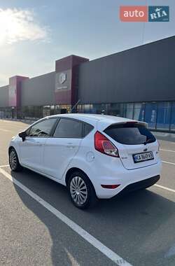 Хэтчбек Ford Fiesta 2016 в 