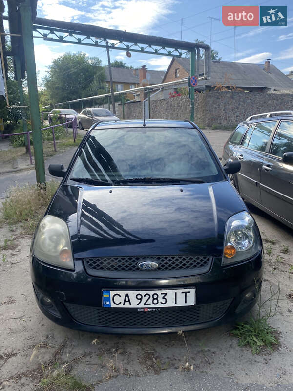 Хэтчбек Ford Fiesta 2006 в 
