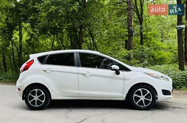 Хэтчбек Ford Fiesta 2015 в 