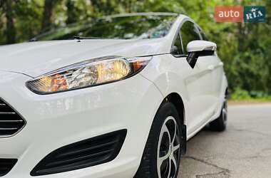 Хэтчбек Ford Fiesta 2015 в 
