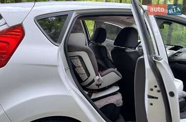 Хэтчбек Ford Fiesta 2015 в 