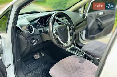 Хэтчбек Ford Fiesta 2015 в 