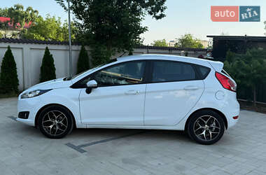 Хетчбек Ford Fiesta 2015 в Чернівцях