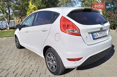 Хэтчбек Ford Fiesta 2011 в 