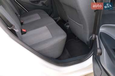 Хэтчбек Ford Fiesta 2011 в 