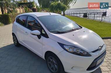 Хэтчбек Ford Fiesta 2011 в 