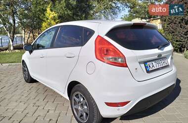 Хэтчбек Ford Fiesta 2011 в 