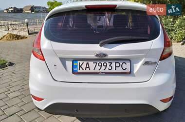 Хэтчбек Ford Fiesta 2011 в 