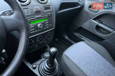 Хэтчбек Ford Fiesta 2008 в 