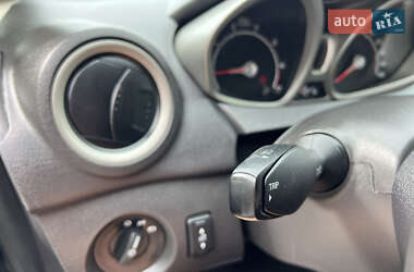 Хэтчбек Ford Fiesta 2013 в 