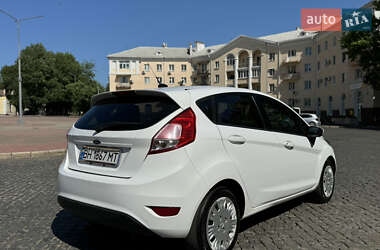 Хэтчбек Ford Fiesta 2013 в 