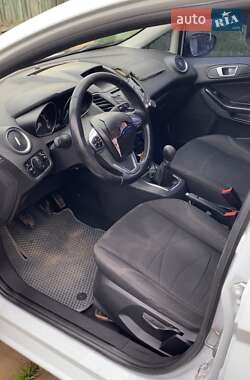 Хэтчбек Ford Fiesta 2013 в 