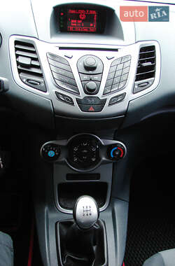 Хэтчбек Ford Fiesta 2009 в 