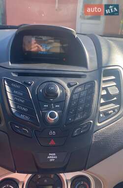 Хэтчбек Ford Fiesta 2013 в 