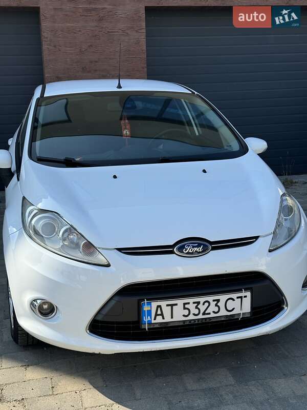 Седан Ford Fiesta 2012 в Ивано-Франковске