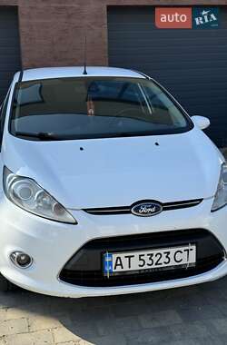 Седан Ford Fiesta 2012 в 