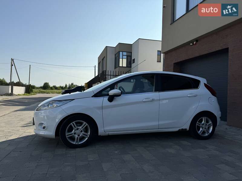 Седан Ford Fiesta 2012 в Ивано-Франковске