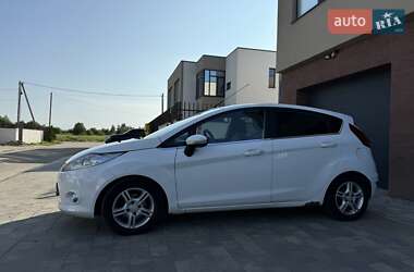 Седан Ford Fiesta 2012 в 