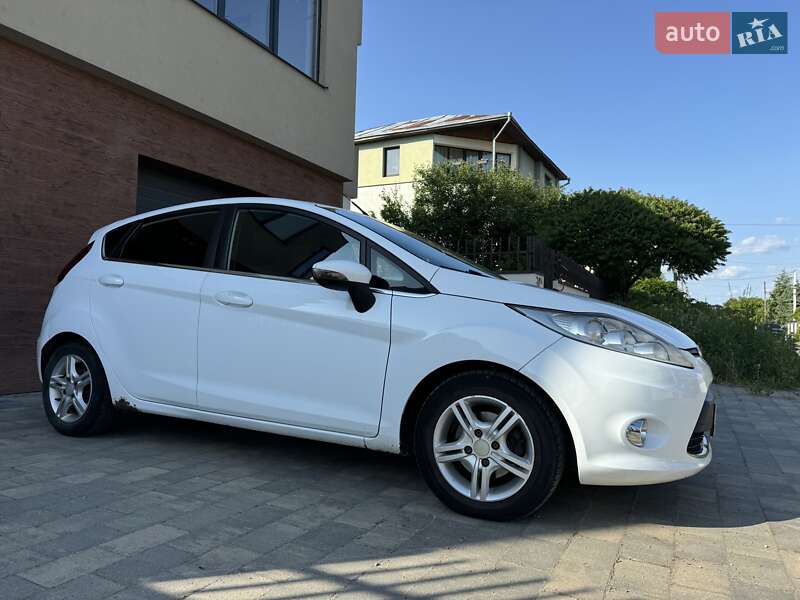 Седан Ford Fiesta 2012 в Ивано-Франковске