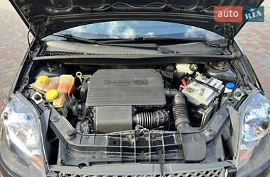 Хэтчбек Ford Fiesta 2007 в 