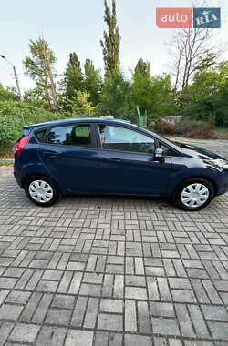 Хэтчбек Ford Fiesta 2017 в 
