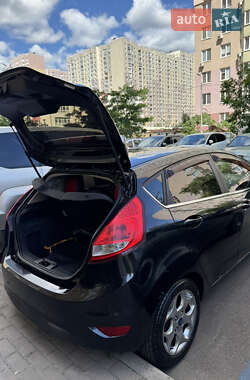 Хэтчбек Ford Fiesta 2012 в 