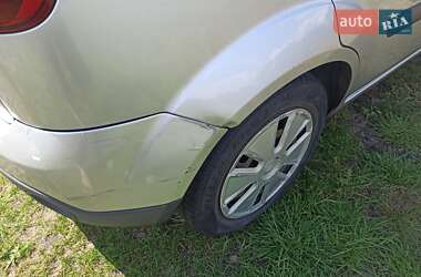 Хэтчбек Ford Fiesta 2006 в 