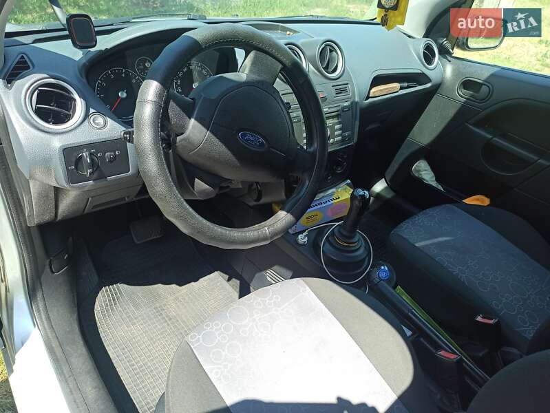 Хэтчбек Ford Fiesta 2006 в Киеве