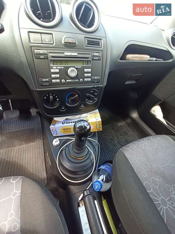 Хэтчбек Ford Fiesta 2006 в Киеве
