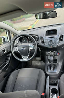 Хэтчбек Ford Fiesta 2013 в 