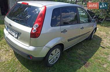 Хэтчбек Ford Fiesta 2006 в 