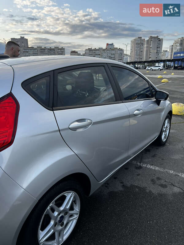 Хетчбек Ford Fiesta 2017 в Києві