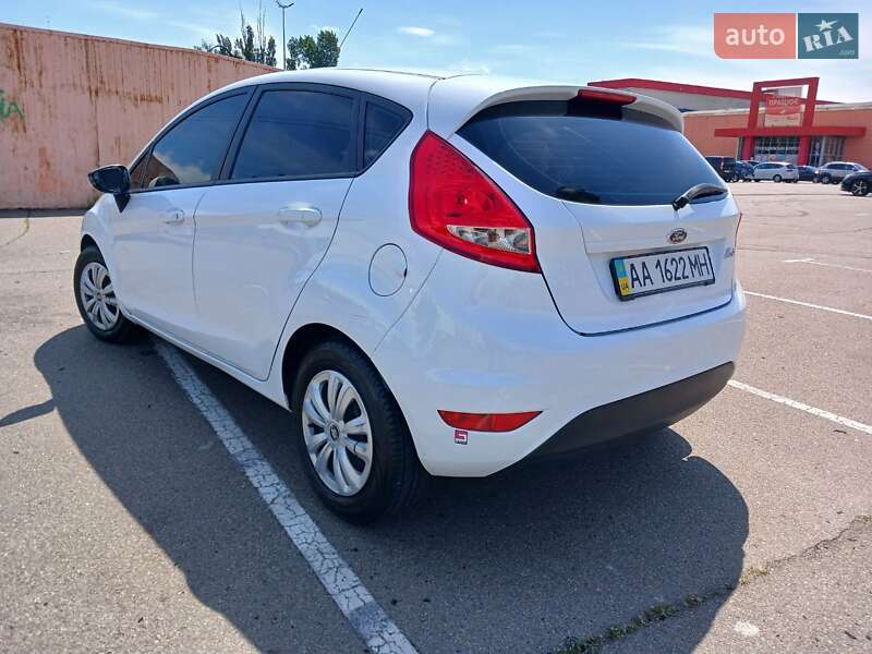 Хэтчбек Ford Fiesta 2012 в Киеве