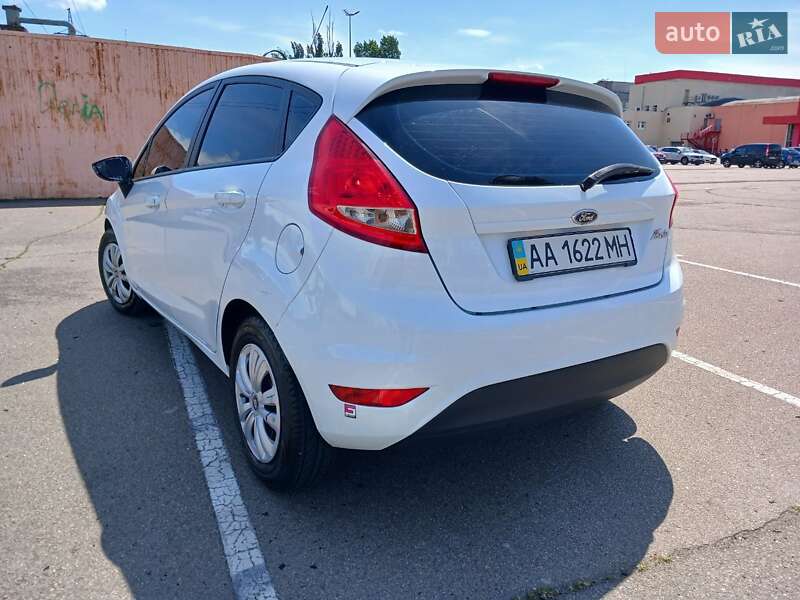 Хэтчбек Ford Fiesta 2012 в Киеве