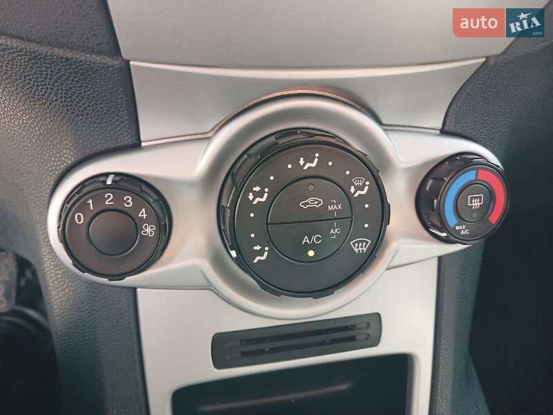Хэтчбек Ford Fiesta 2012 в Киеве