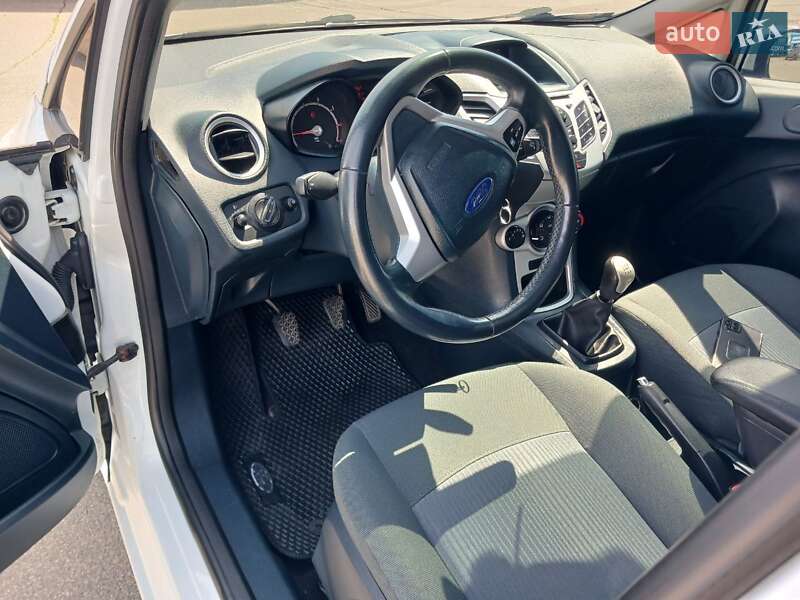 Хэтчбек Ford Fiesta 2012 в Киеве