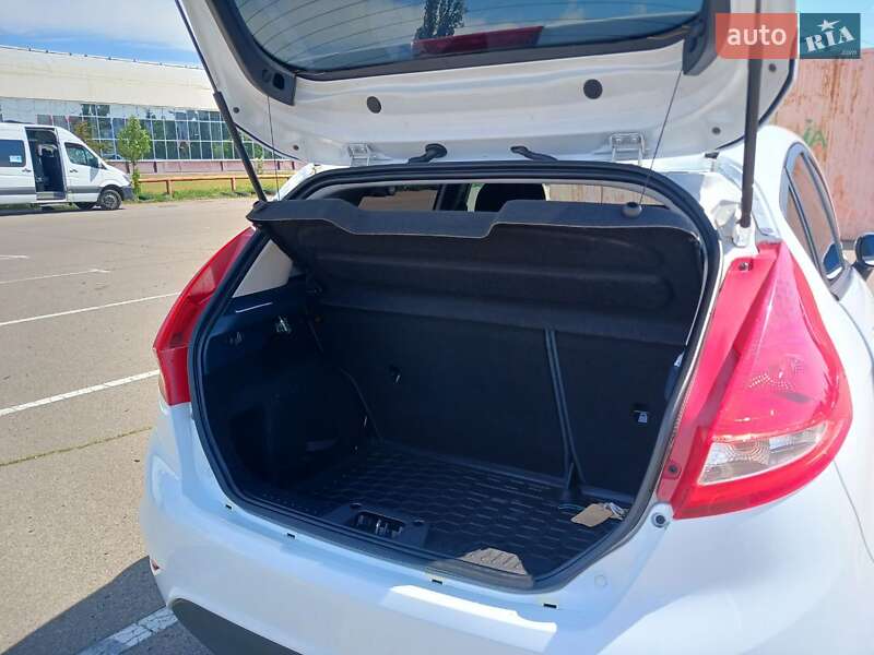 Хэтчбек Ford Fiesta 2012 в Киеве