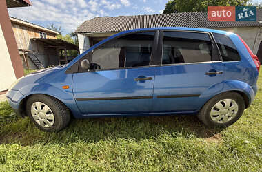 Хэтчбек Ford Fiesta 2005 в 