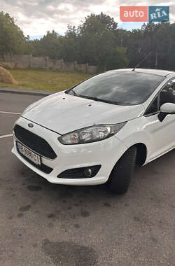 Хэтчбек Ford Fiesta 2016 в 