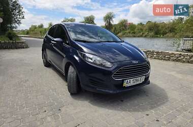 Хэтчбек Ford Fiesta 2013 в Шумске