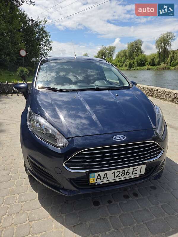 Хэтчбек Ford Fiesta 2013 в Шумске
