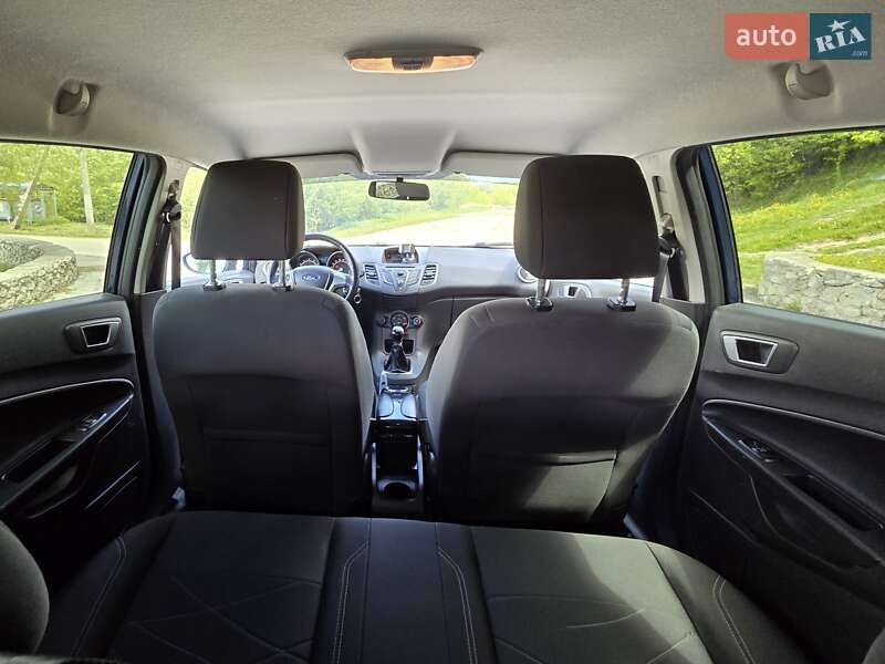 Хэтчбек Ford Fiesta 2013 в Шумске