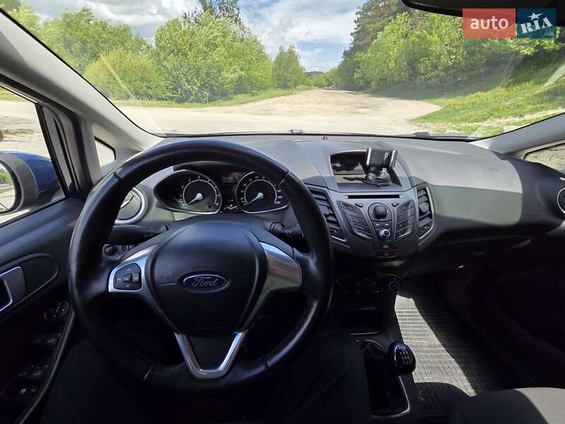 Хэтчбек Ford Fiesta 2013 в Шумске
