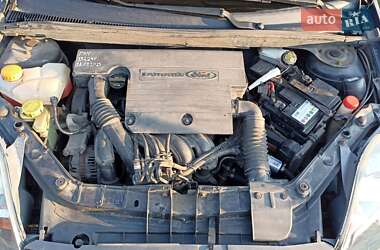Хэтчбек Ford Fiesta 2006 в 