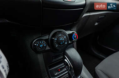 Хэтчбек Ford Fiesta 2017 в 