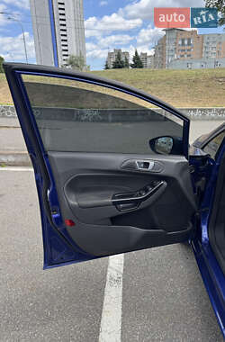 Хэтчбек Ford Fiesta 2015 в 