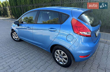 Хэтчбек Ford Fiesta 2012 в 