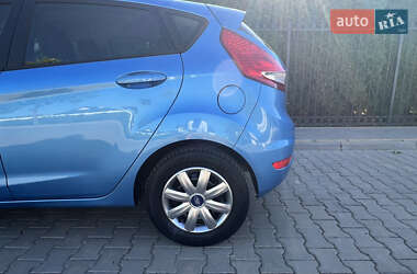Хэтчбек Ford Fiesta 2012 в 